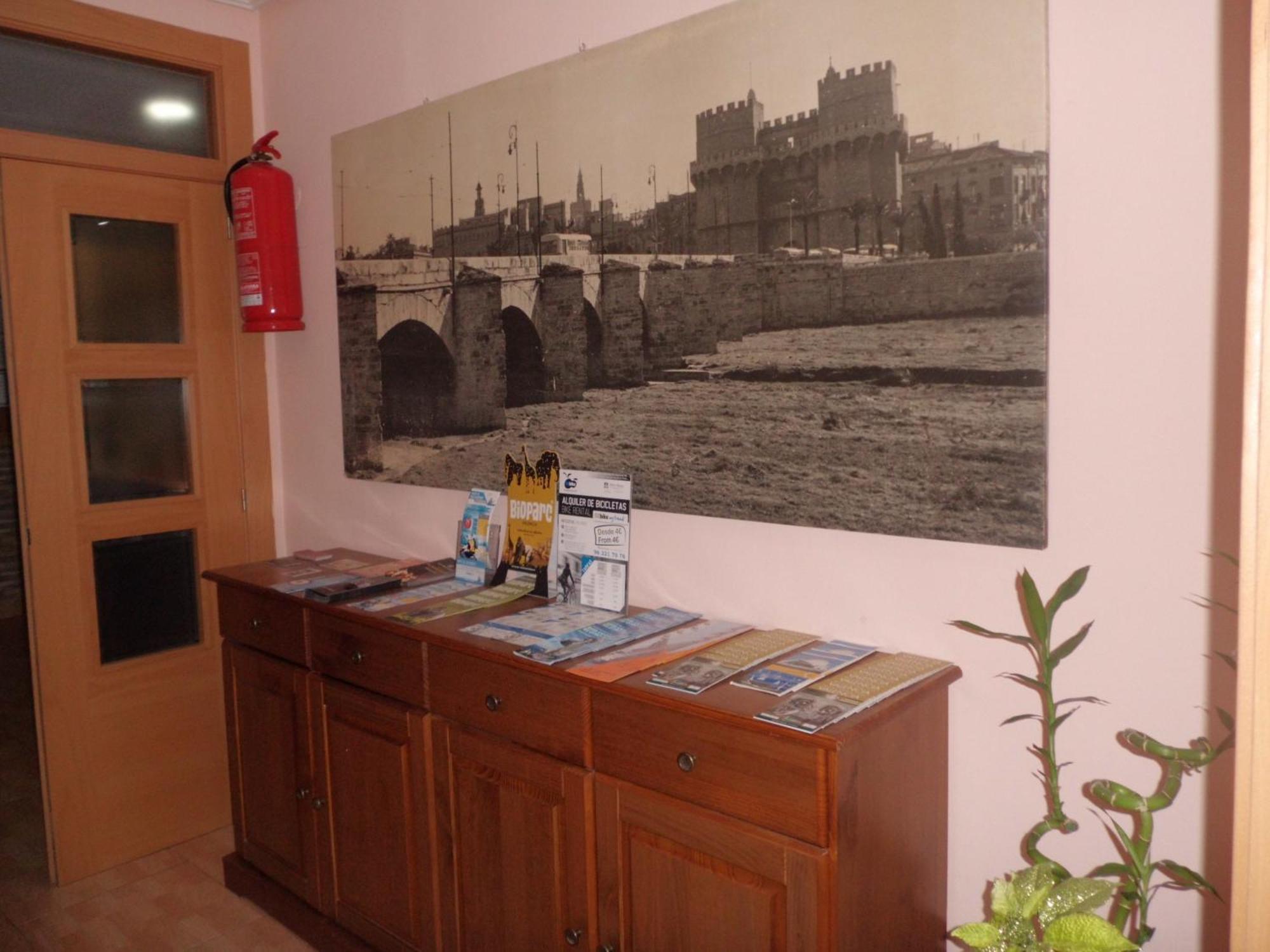 Hostal Abastos Βαλένθια Εξωτερικό φωτογραφία